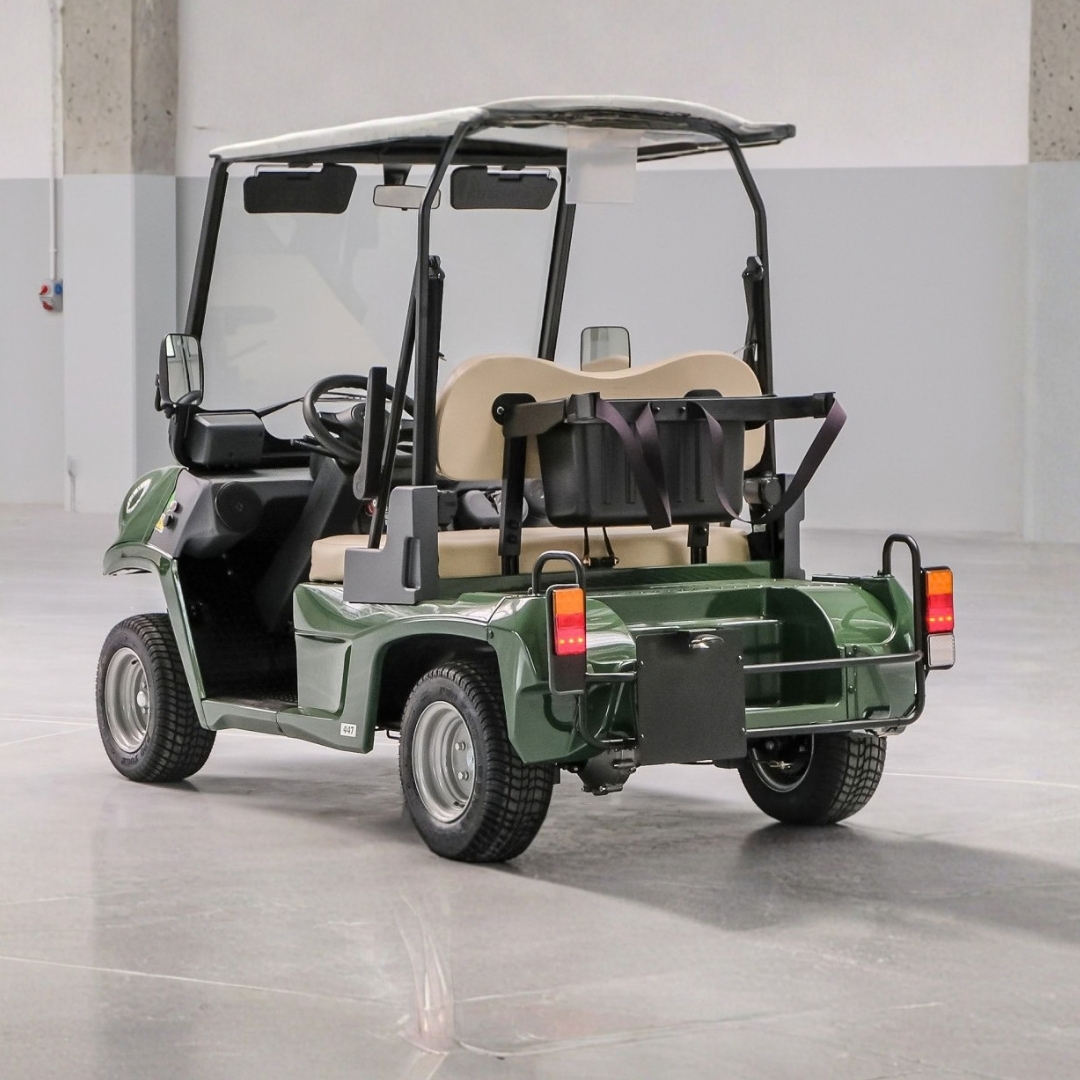Melex N.20 Passenger 2 H in showroom, vista posteriore tre quarti